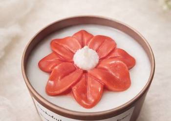 Świeczka zapachowa, czekolada i ziarna kakao