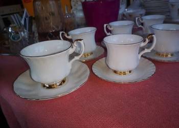 Filiżanka mniejsza Val D'or. Royal Albert. Madę in England Filiżanka mniejsza Val D'or. Royal Albert. Madę in England