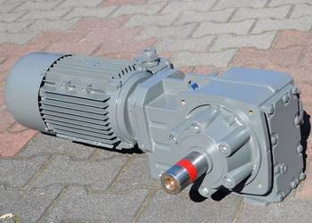 Motoreduktor kątowy 2.2kw 19,2obr. z hamulcem.