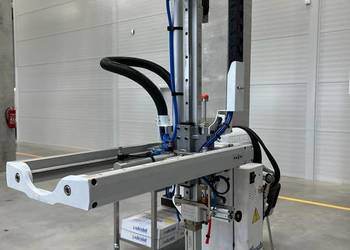 Picker ALFA robot, robot do wlewków, robot do wtryskarki