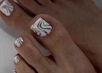 Manicure i pedicure – dłonie i stopy, które zachwycają