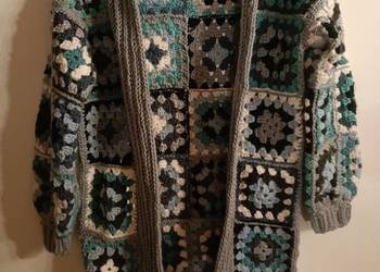 Kardigan z kwadratów na szydełku