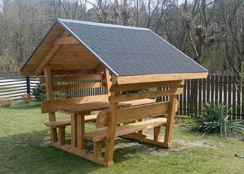 altanka domek ławki