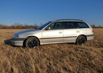 TOYOTA Avensis 1.8vvti (129KM) B,G (sekw.), 2001r. (T22 LIFT)