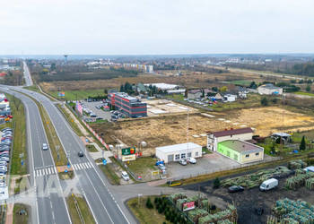 Lokal przy trasie E7 z parkingiem i biurem
