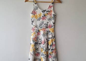 Zwiewna letnia sukienka w kwiaty H&M imprezowa na co dzień 34
