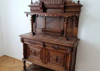 Piękny drewniany kredens