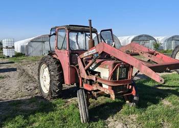 International 434 z ładowaczem