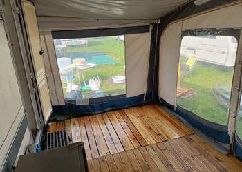 Podłoga z desek paletowych