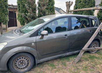 Sprzedam Toyotę corolla verso z uszkodzonym silnikiem diesla rok2005