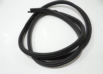 USZCZELKA DRZWI PRAWY TYŁ BMW E87 7066618