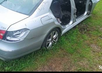 Zderzak tył Mercedes W 212  E220. Rocznik 2012 srebrny 775. Zderzak tył Mercedes W 212  E220. Rocznik 2012 srebrny 775.