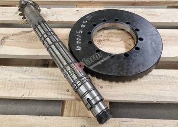 Wałek atakujący z kołem John Deere 5065, 5100