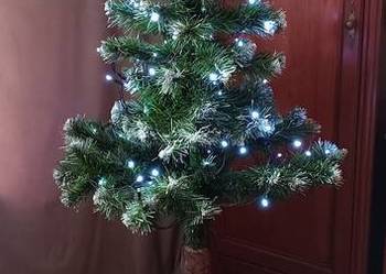 Choinka na pniu 180 cm - ośnieżona + lampki w komplecie