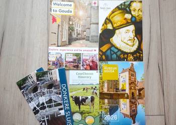 Foldery turystyczne holenderskiego miasta Gouda i okolic