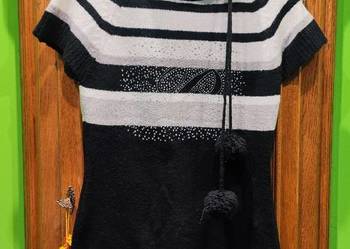 Mięciutki długi i rozciągliwy golf, z pomponami i z ozdobnymi dżetami