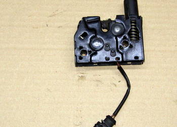 ZAMEK MASKI SILNIKA AUDI A1 8X0823509B