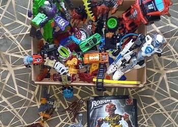 Pudło różne zabawki roboty klocki