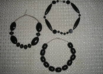 czarne krótkie korale