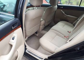 Wnętrze kanapa boczki Avensis T25 kombi beżowe