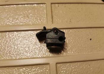 Klamra zaczep schowka pasażera BMW e34 Klamra zaczep schowka pasażera BMW e34