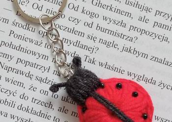 Biedronka wykonana na szydełku, brelok