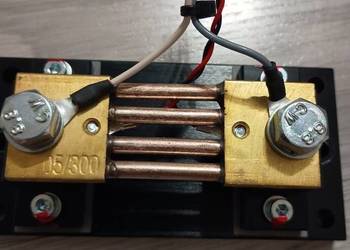 Bocznik pomiarowy 300A z podstawą.