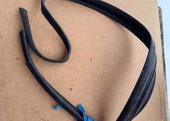 Uszczelka ramka szyby drzwi prawy przód Qashqai I J10 10-14 80330 JD000