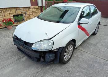 VW Jetta 1,6i MPI 102KM +LPG 2009r po kolizji