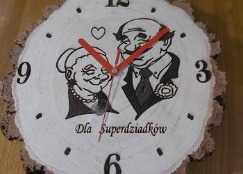 Niepowtarzalny zegar z grafiką na Dzień Babci I Dziadka