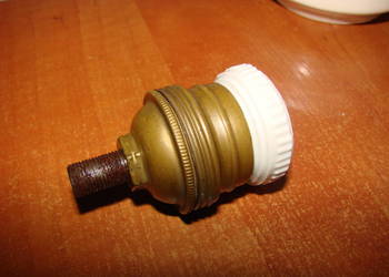 stara mosiężna oprawka żarówki