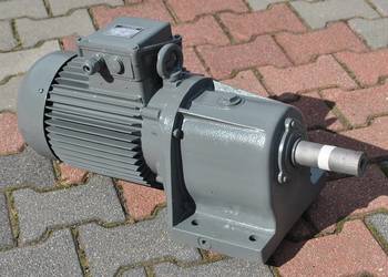 Motoreduktor dwubiegowy 0.6/2.5kw. 110/330obr./min