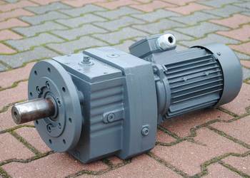 Motoreduktor kołnierzowy 1.5kw. 48obr./min.. Flender