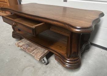 Ładna ciemna dębowa ława z szufladką