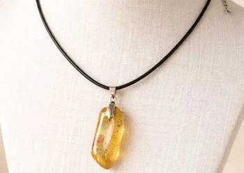 Wisiorek bursztyn naturalny bałtycki ręcznie robiony 35 mm regulowany