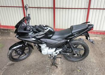 Honda CBF125 z 2012 roku, na wytrysku