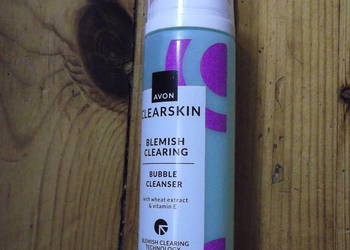 Oczyszczająca pianka przeciw niedoskonałościom Avon