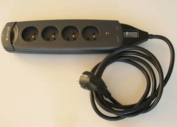 Listwa zasiliająca, antyprzepięciowa Belkin, czarna.