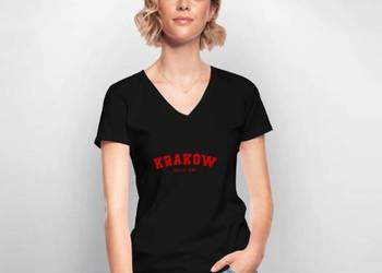 Koszulka damska z dekoltem w serek KRAKÓW Since 1257 – Czerwony kolor