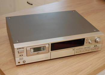 Sony DTC-60ES magnetofon DAT szampan