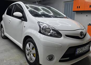 Toyota Aygo piękna biała z czarnym dachem