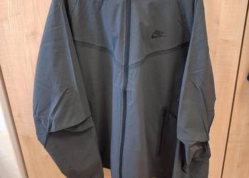 Nowa kurtka windrunner Nike