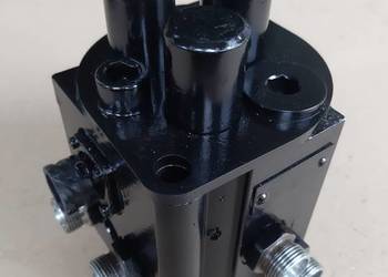 VOLVO ZAWÓR HYDRAULICZNY OSI SKRĘTNEJ 8353900106