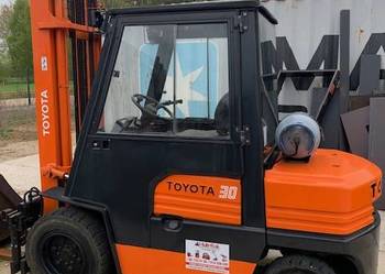 WÓZEK WIDŁOWY TOYOTA FGF30