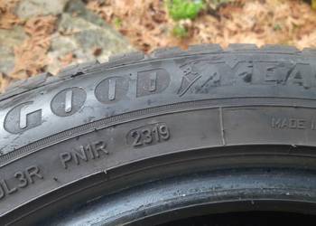 opony zimowe Goodyear 215/55R17 98v