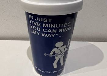 Porcelanowy kubek z przykrywką 300 ml