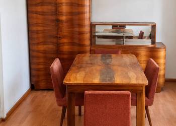 Art Déco lata 30/40 – kompletny zestaw: mebel wielofunkcyjny, stół + 4 krze