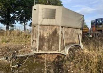 Przyczepa do przewozu 2 koni zarejestrowana dmc 1900kg niemiecka