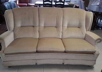 Elegancka kanapa z wysokim oparciem - beżowy zamsz