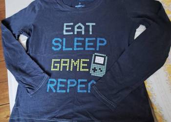 Bluzka z długim rękawem.